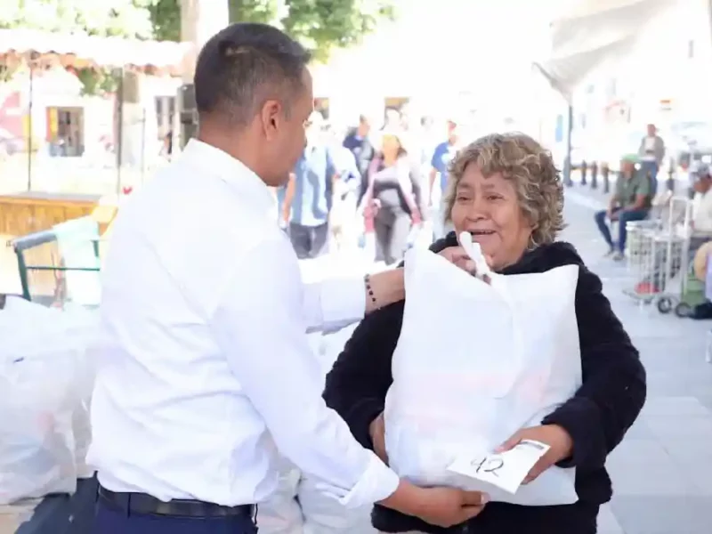 Mundo Tlatehui entrega apoyos alimentarios del programa Nutriendo el Futuro Contigo