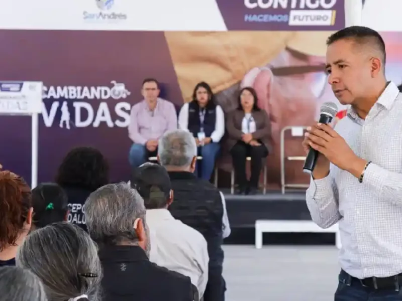 Mundo Tlatehui entrega 270 auxiliares auditivos