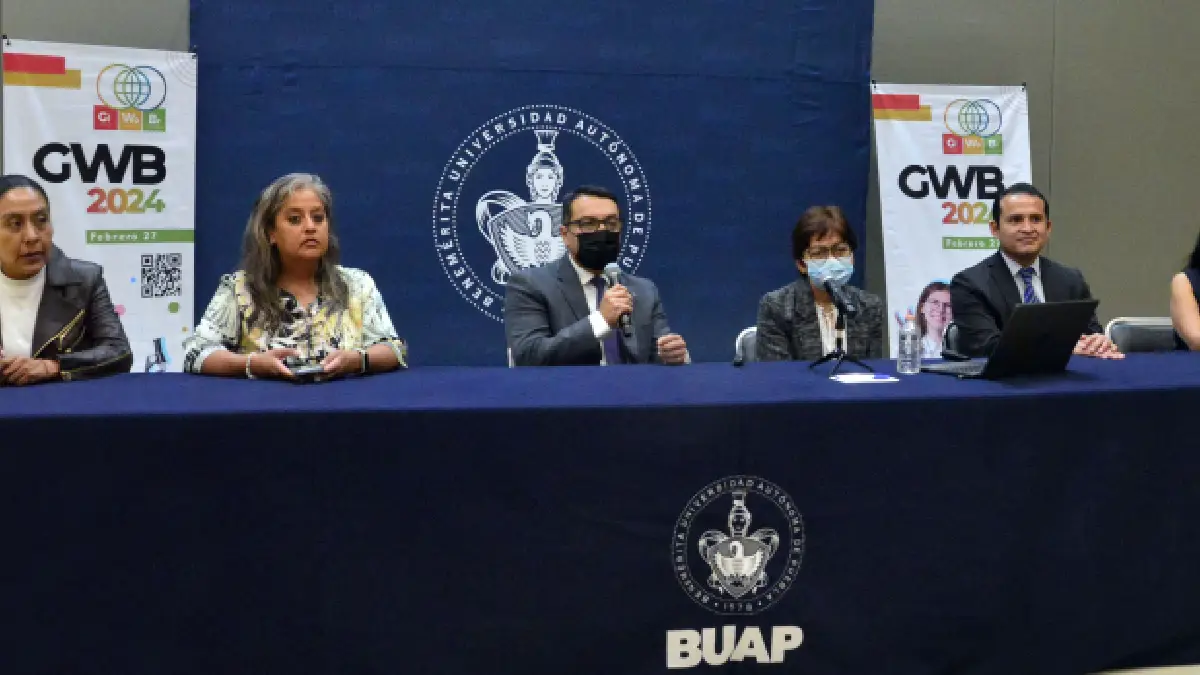 Inspira BUAP vocaciones científicas en las preparatorianas