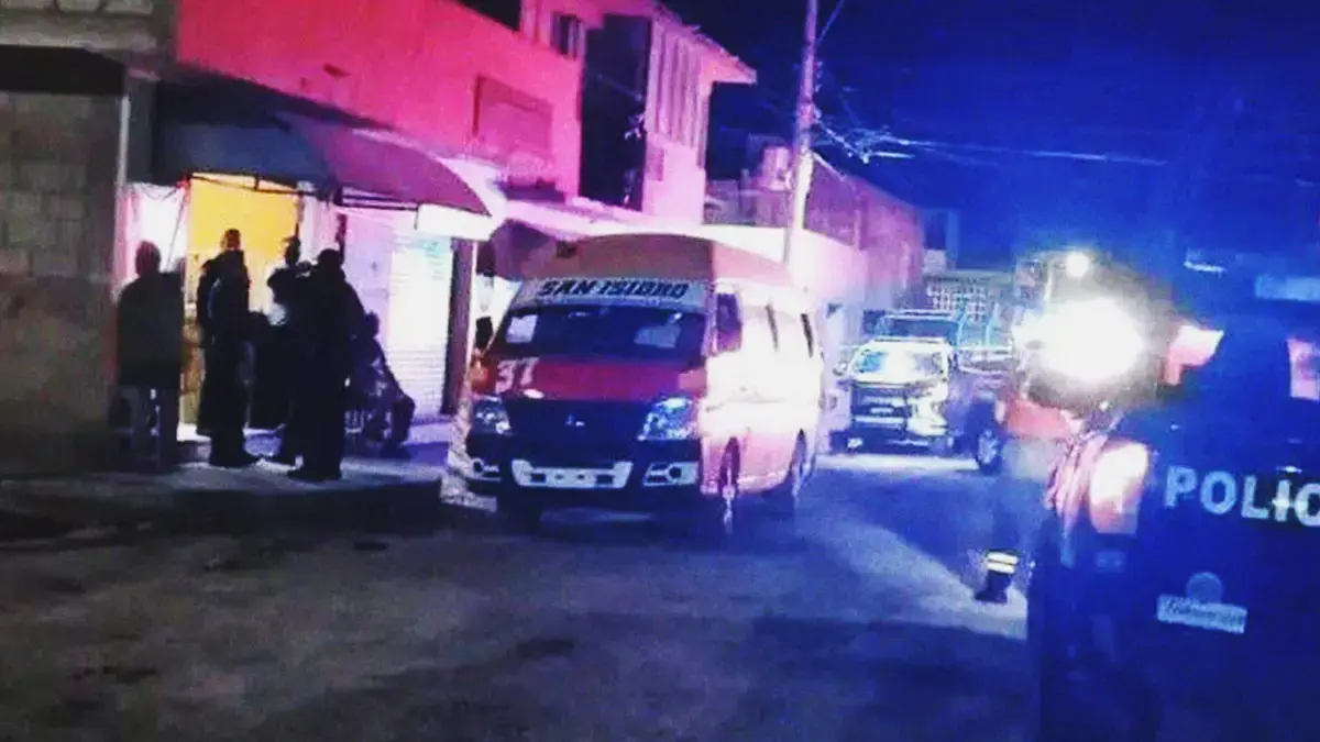 En Tehuacán, asesinan a balazos a conductor de transporte público mientras cenaba 