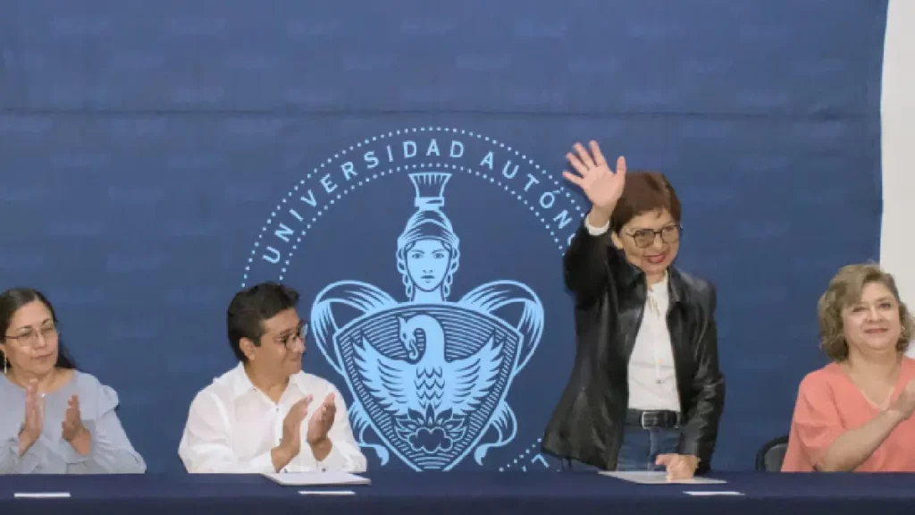 Entregan reconocimientos del Programa Institucional de Evaluación Académica a docentes