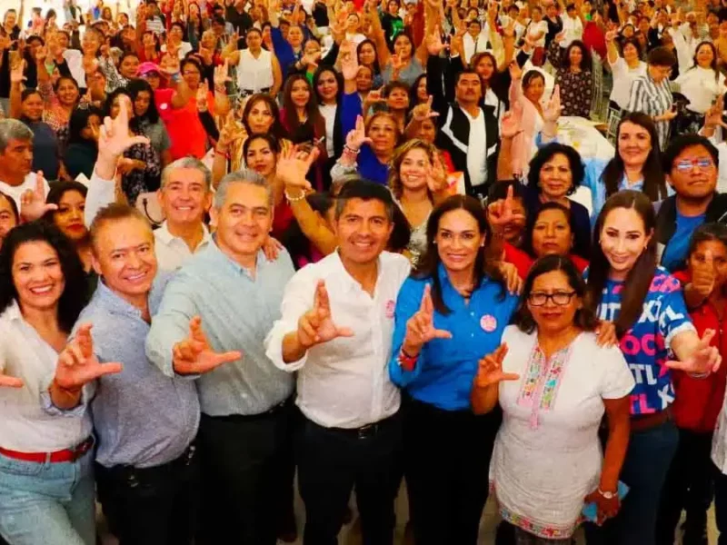 Revela Lalo Rivera a mujeres en Tehuacán que encuestas reportan una tendencia favorable