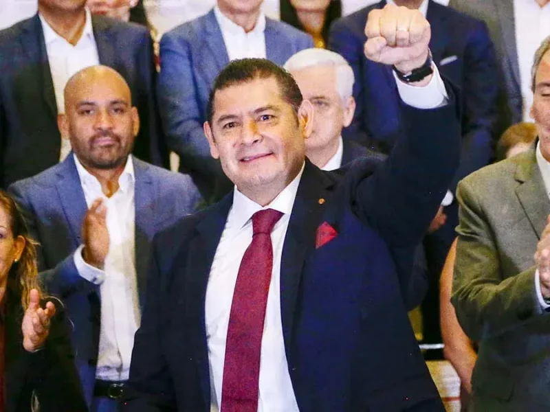 Alejandro Armenta presenta a su equipo de campaña rumbo a la gubernatura de Puebla
