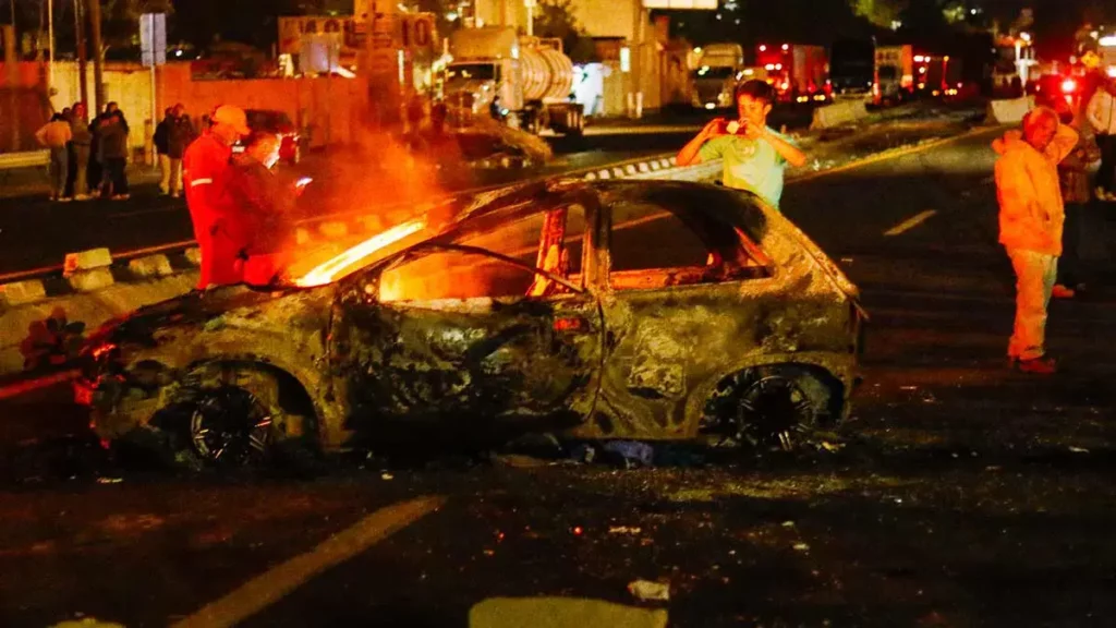 Bloquean carretera a Texmelucan por intento de levantón a adolescente 