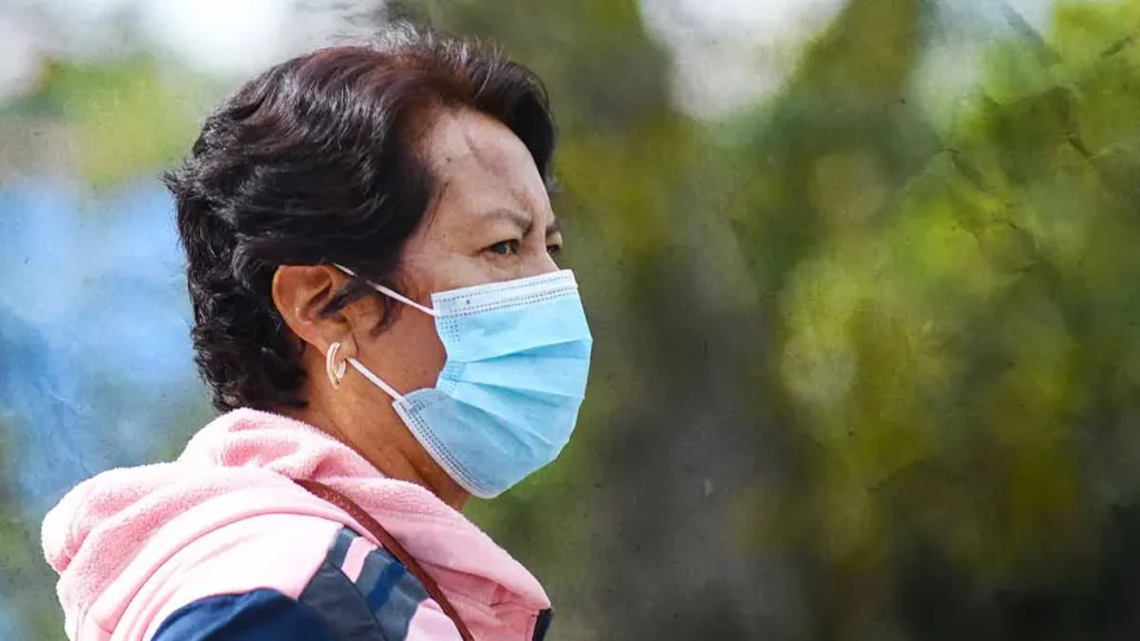 Por caída de ceniza 73 personas en el estado de Puebla acudieron a centros de salud