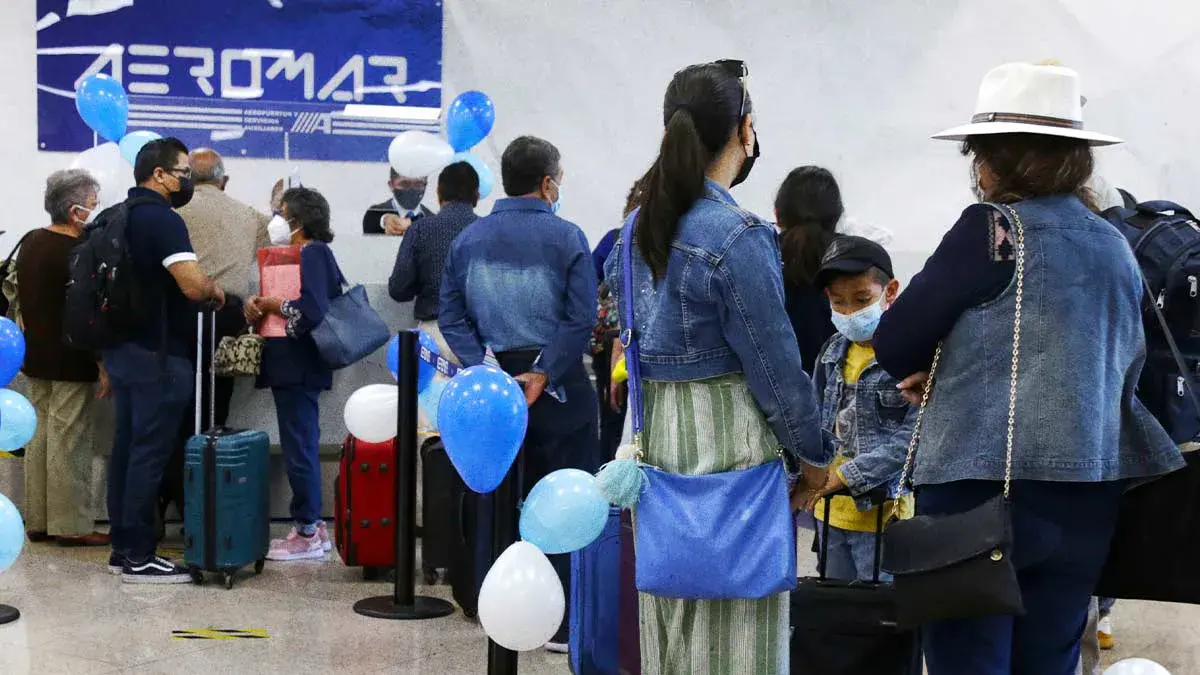 Por barrido de ceniza, suspenden operaciones en el Aeropuerto Internacional ”Hermanos Serdán”