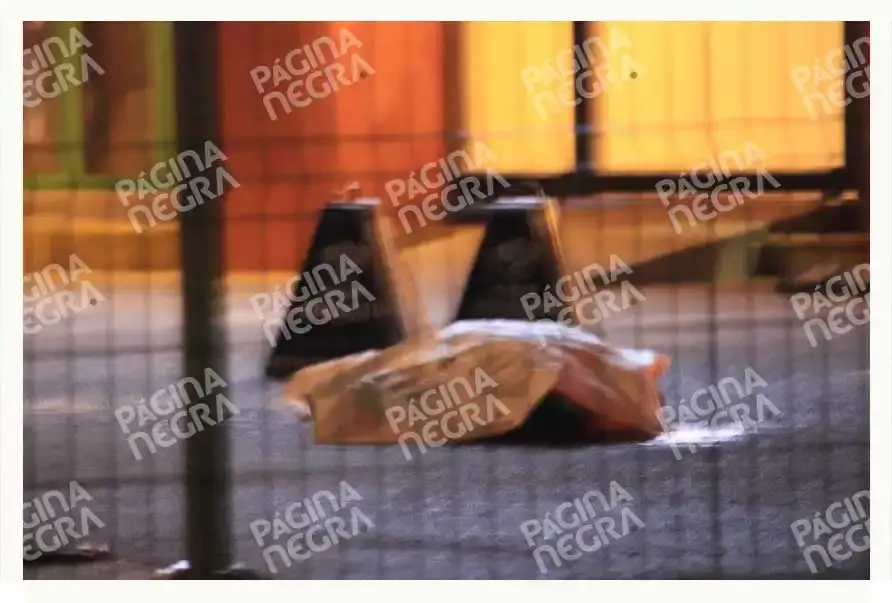 Ejecución de expolicía estatal en Periplaza de Puebla desata balacera, hay cuatro agentes más heridos