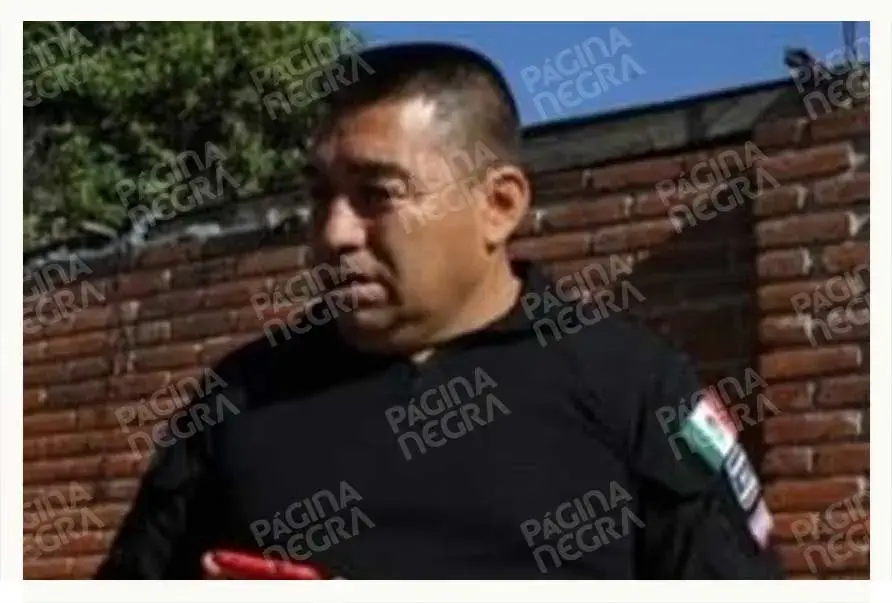 Ejecución de expolicía estatal en Periplaza de Puebla desata balacera, hay cuatro agentes más heridos