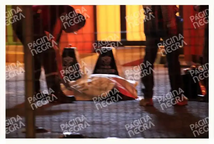 Ejecución de expolicía estatal en Periplaza de Puebla desata balacera, hay cuatro agentes más heridos