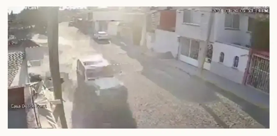 Tras persecución, motociclista termina herido por patrulla municipal de Puebla en la colonia SNTE