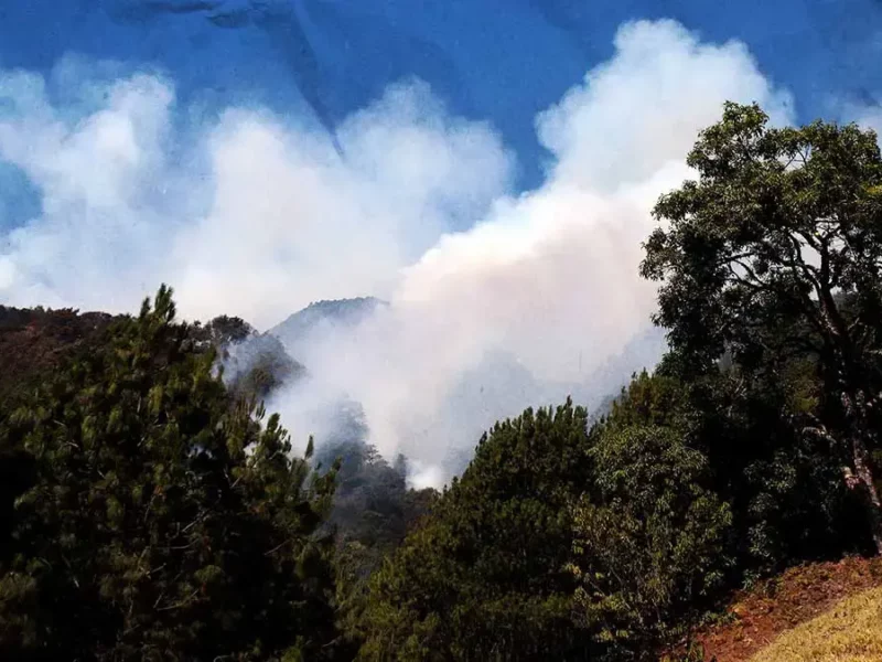 Incendios forestales y actividad del volcán Popocatépetl afectan la calidad del aire de Puebla