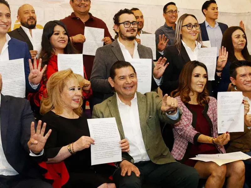 Regidores de partidos opositores a Morena se suman a Alejandro Armenta