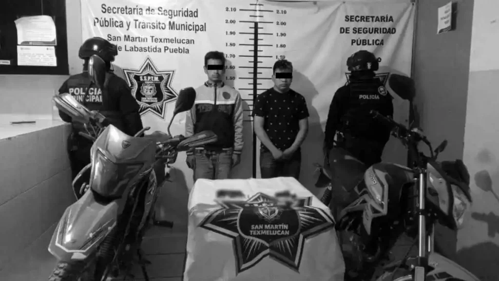 Seguridad Pública de San Martín Texmelucan aseguró a dos masculinos por portación de arma de fuego