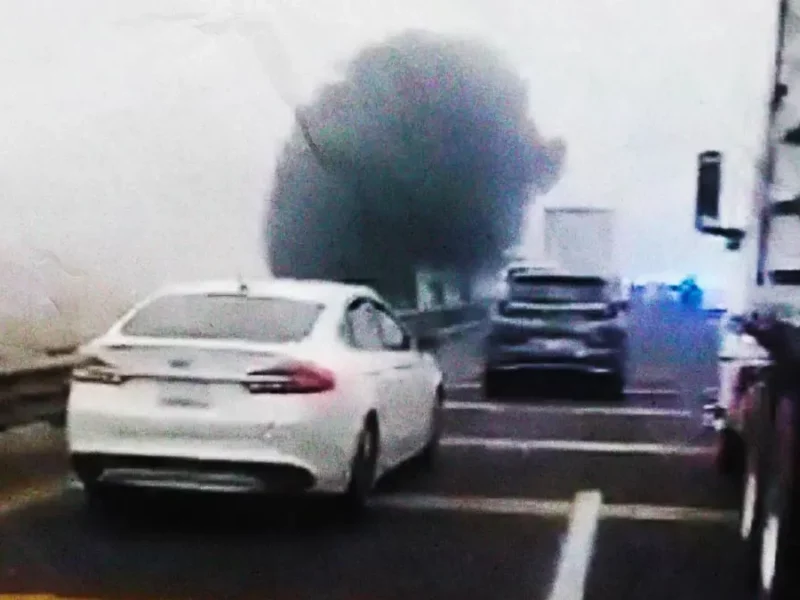 Reportan asalto masivo a vehículos en la autopista Puebla-Orizaba
