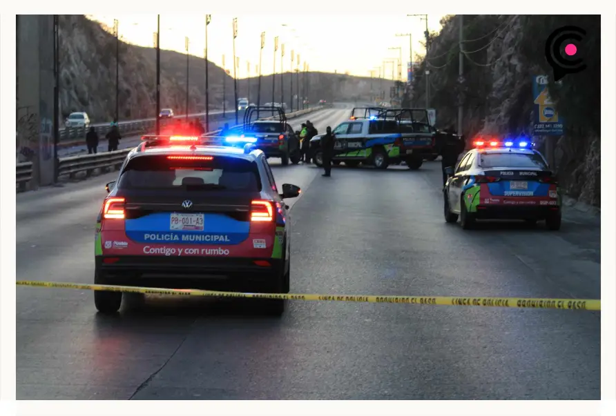 Abandonan cuerpos dentro de un auto en Periférico Ecológico de Puebla 