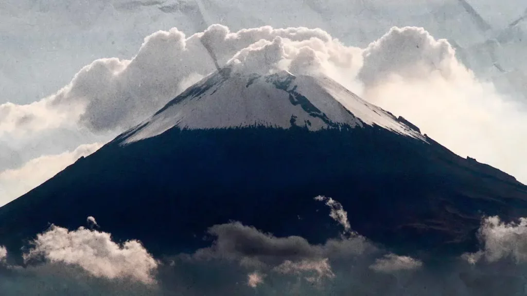 Este 4 de abril el volcán Popocatépetl registró 31 exhalaciones de baja intensidad