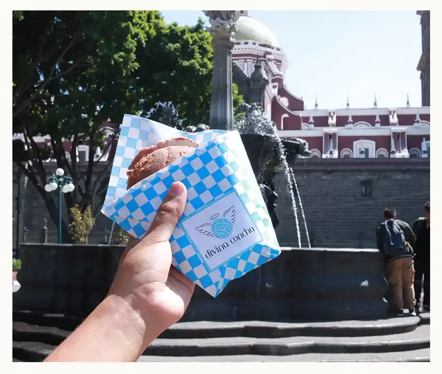 Divina Concha en Puebla ofrece deliciosos panes rellenos de helado y vasos comestibles