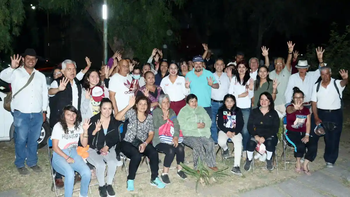 Se reúne Tonantzin Fernández con vecinos de El Campanario