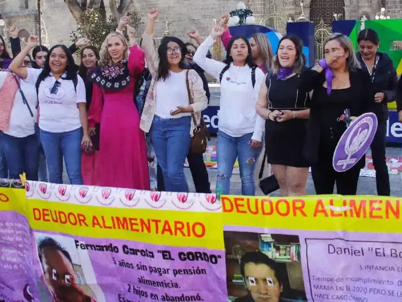 Frente contra Deudores Alimentarios en Puebla irrumpe conferencia de Sebastián Orozco