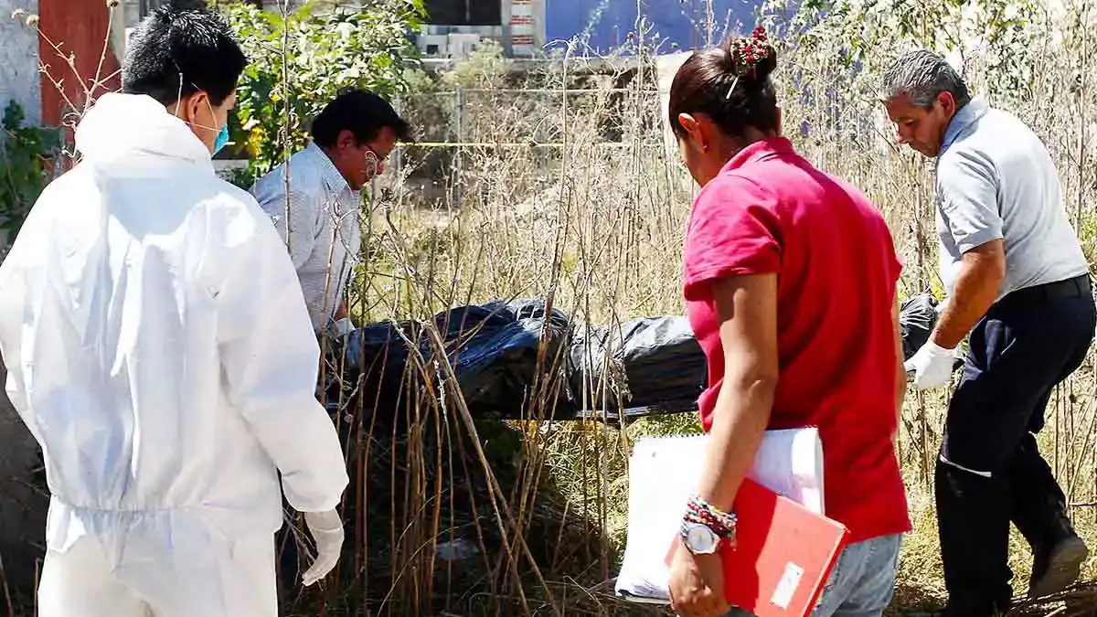 Abandonan dos cuerpos en camioneta con mensaje de amenaza contra “El Bukanas” en Cañada Morelos
