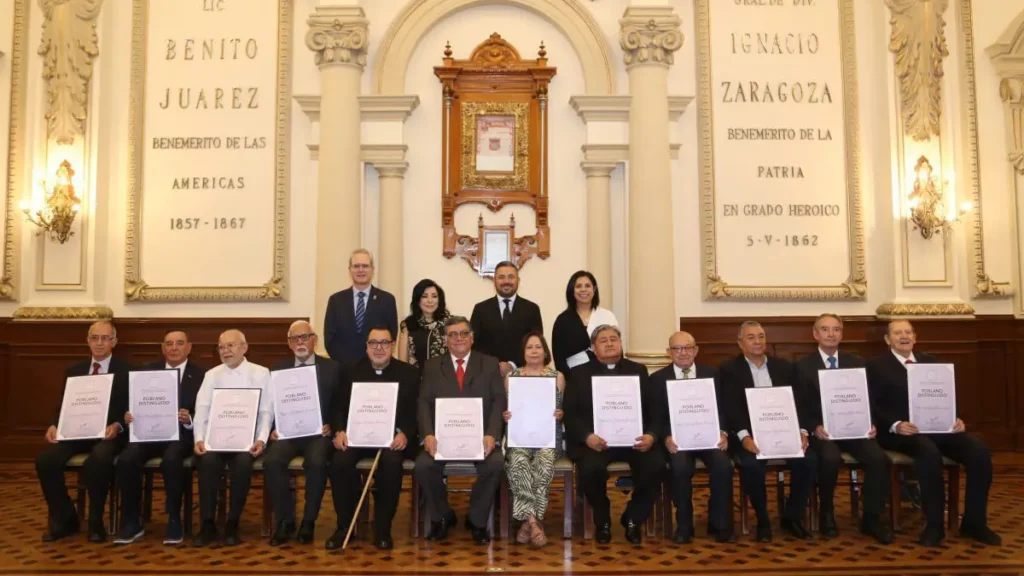 Ayuntamiento de Puebla reconoce a integrantes del Comité de la Procesión de Viernes Santo
