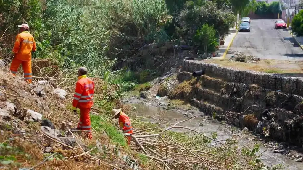 Sancionarán a municipios por tirar basura en barrancas tras cierre de relleno sanitario de Cholula