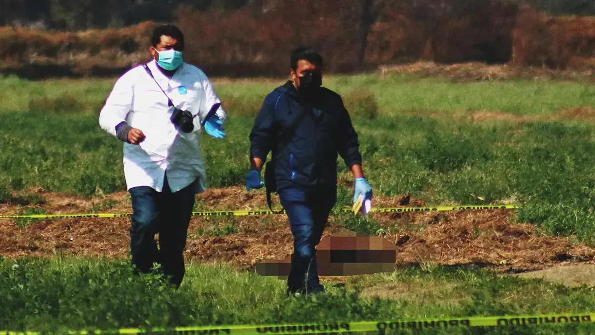 Abandonan cadáver calcinado en la autopista México-Puebla, a la altura de Xoxtla  