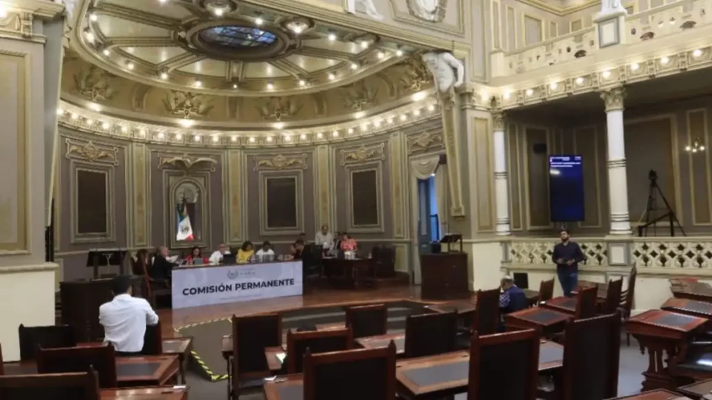 Presentan en el Congreso punto de acuerdo para regular el uso de dispositivos móviles en horas de clase