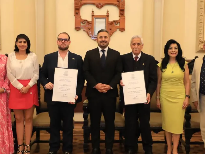Ayuntamiento de Puebla reconoce a Roberto Guillermo Calva y Rodríguez