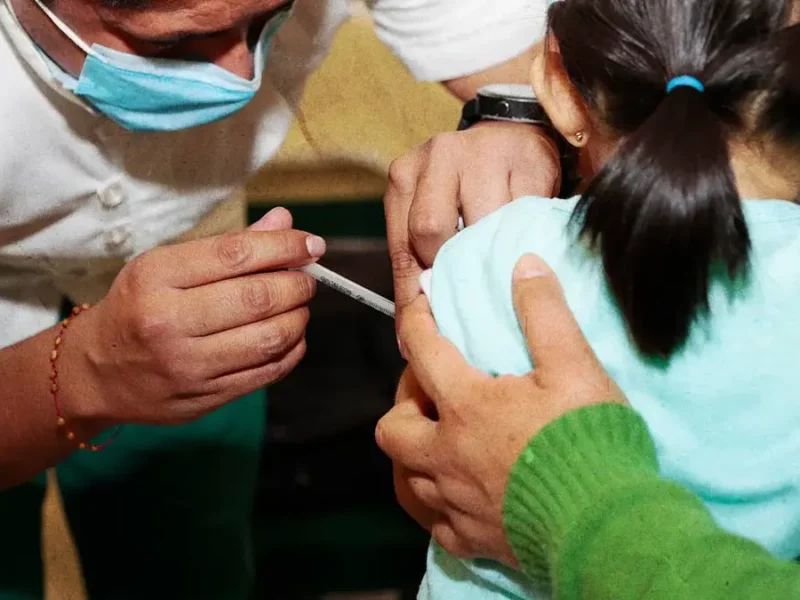 Secretaría de Salud lleva a cabo campaña de vacunación vs sarampión y rubeóla en Atlixco