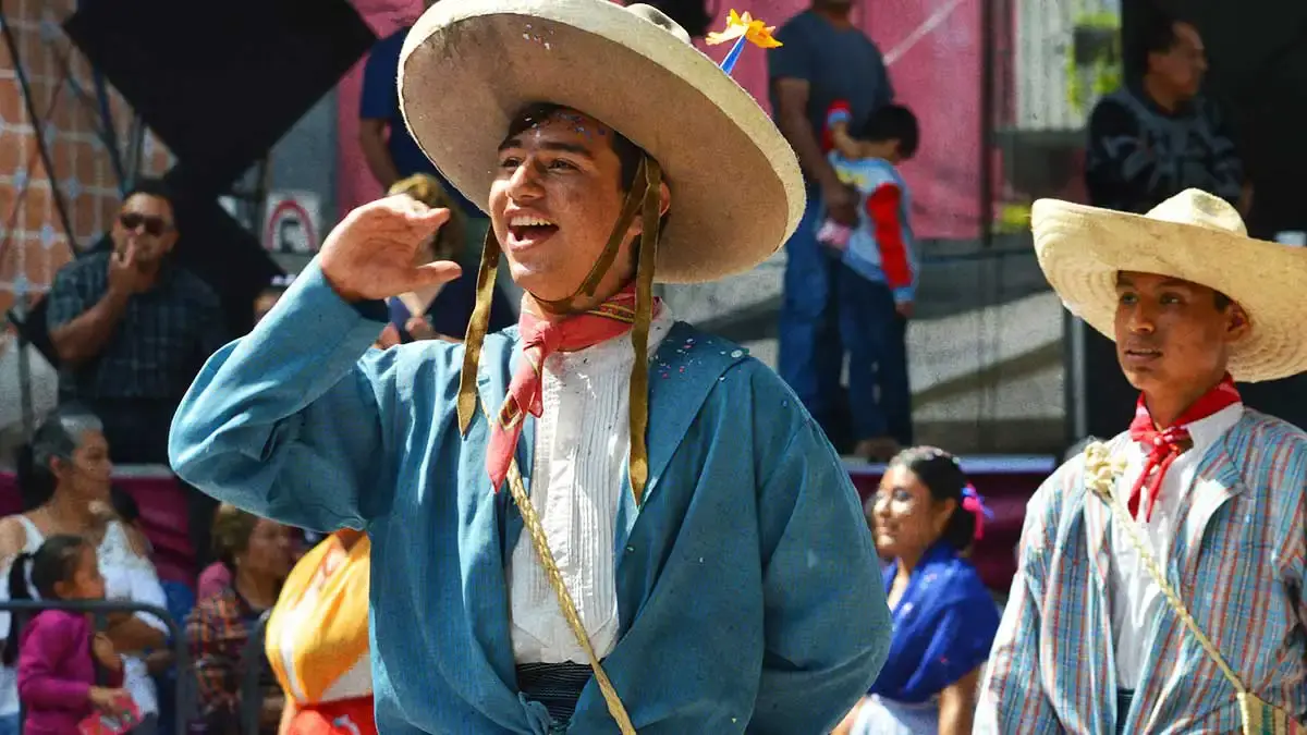 Participa en el desfile cívico militar de la Batalla del 04 de Mayo en Atlixco
