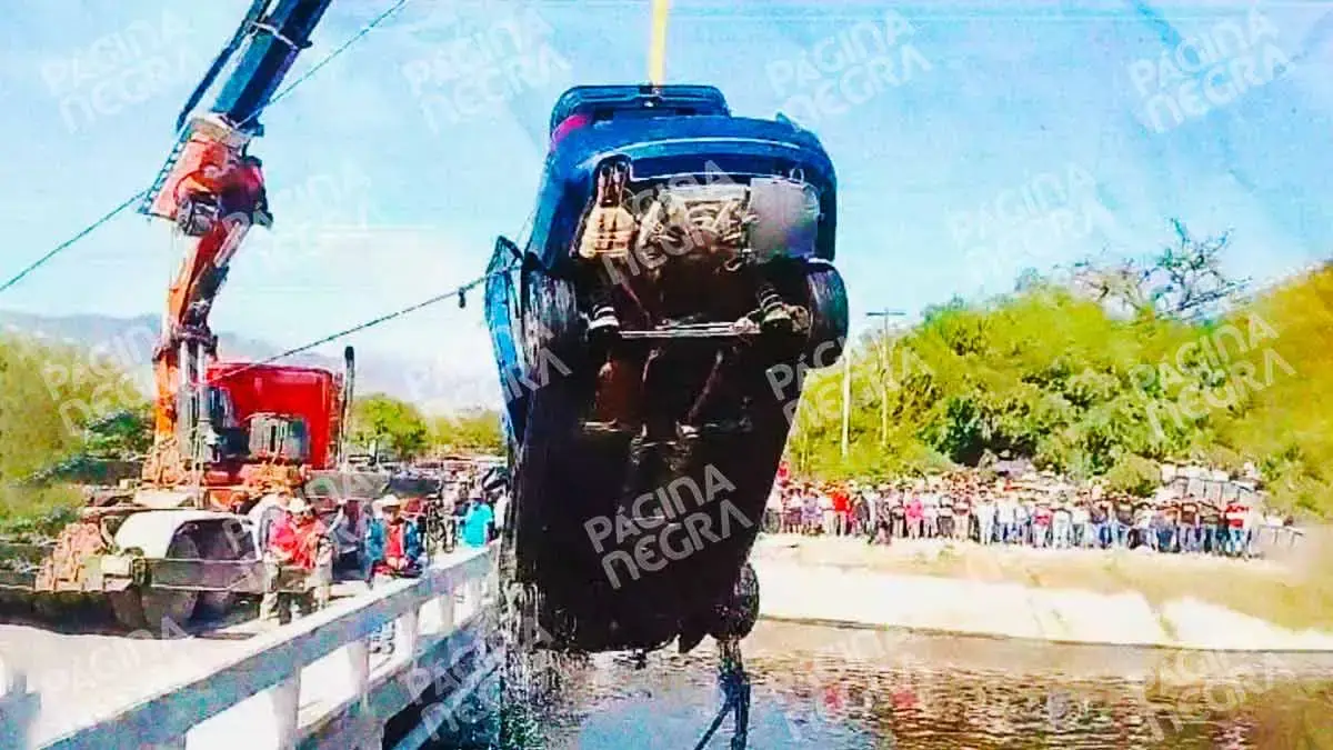 Auto cayó al canal de Valsequillo en Yehualtepec, cuatro hombres murieron