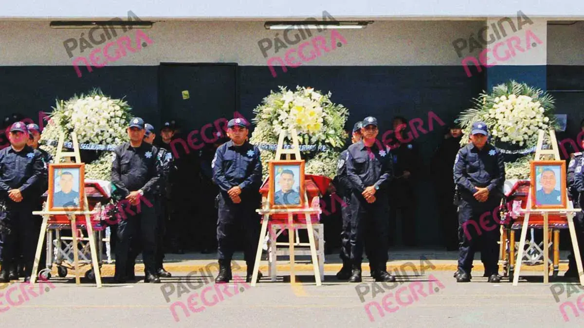 Rinden homenaje póstumo a cuatro policías estatales asesinados durante un enfrentamiento en Chignahuapan