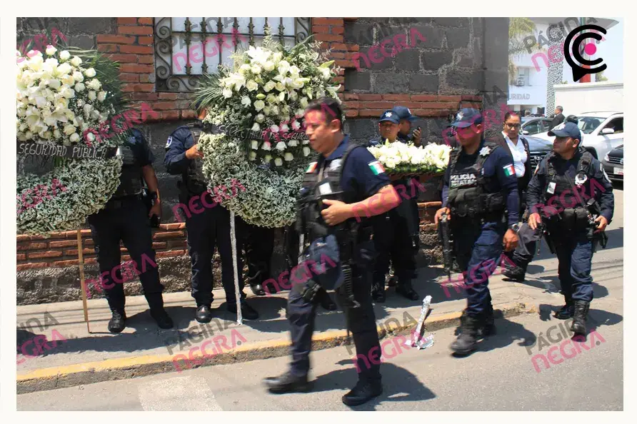 Rinden homenaje póstumo a cuatro policías estatales asesinados durante un enfrentamiento en Chignahuapan
