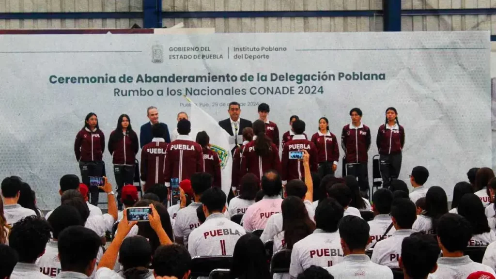 Sergio Salomón Céspedes abandera a la delegación poblana rumbo a los Juegos Nacionales Conade 2024