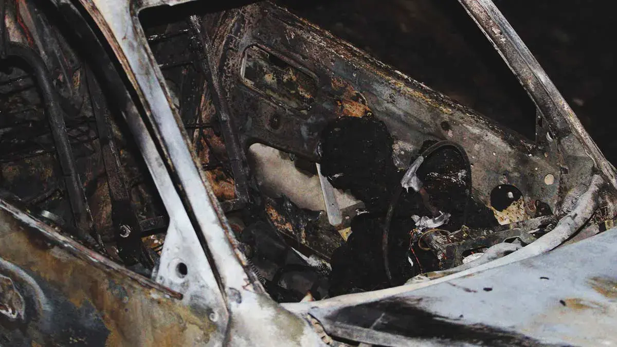 Al menos seis autos resultaron calcinados en incendio en Xalmimilulco
