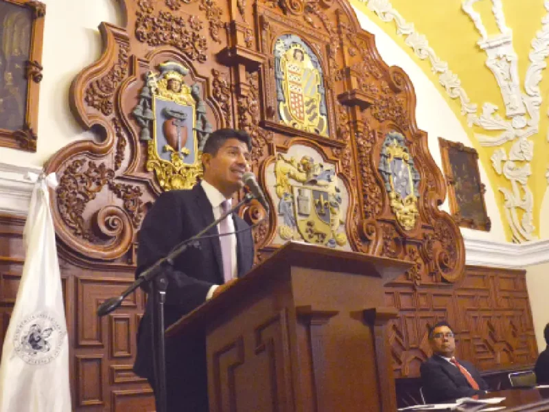 Presenta el candidato de la coalición Mejor Rumbo para Puebla sus propuestas ante el H. Consejo Universitario