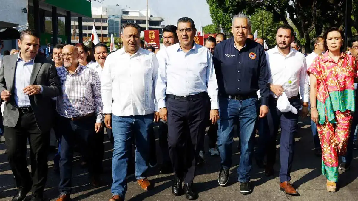 CTM y Sergio Salomón Céspedes encabezaron megamarcha en Puebla por mejores condiciones laborales 