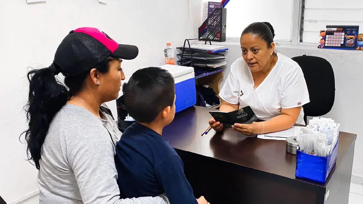 SMDIF de Puebla brinda esquema de vacunación en el UMI