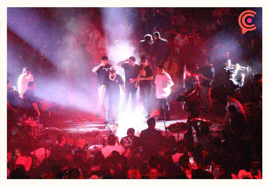 Fuerza Regida encendió el escenario del Palenque de Puebla  