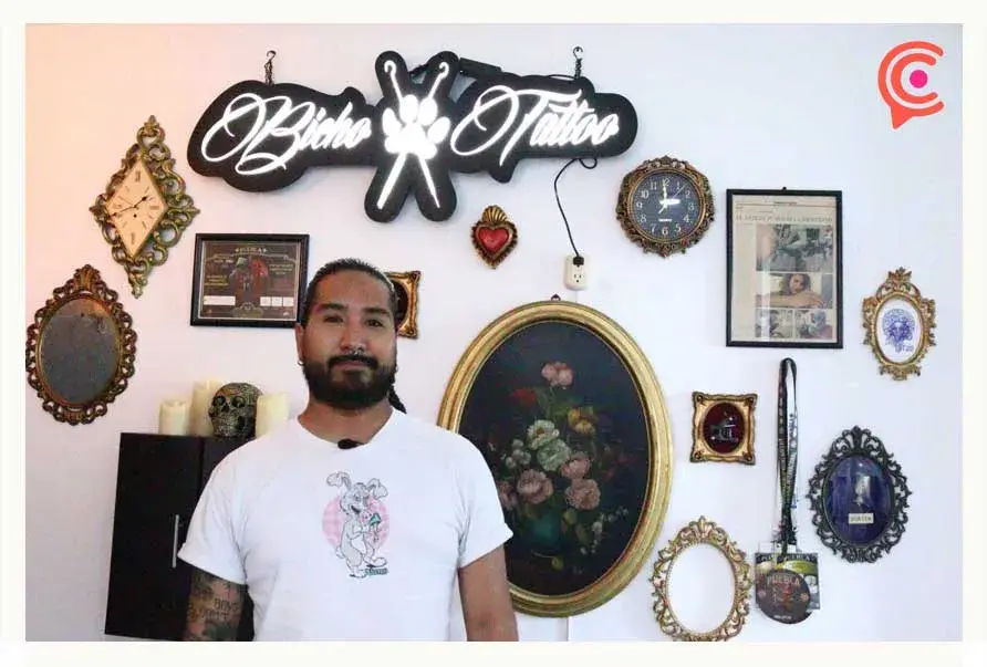 Bicho Morrison, el tatuador poblano que ayuda a perros de la calle