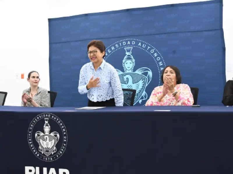 Entrega Rectora María Lilia Cedillo reconocimientos a estudiantes becarias de Abogadas MX