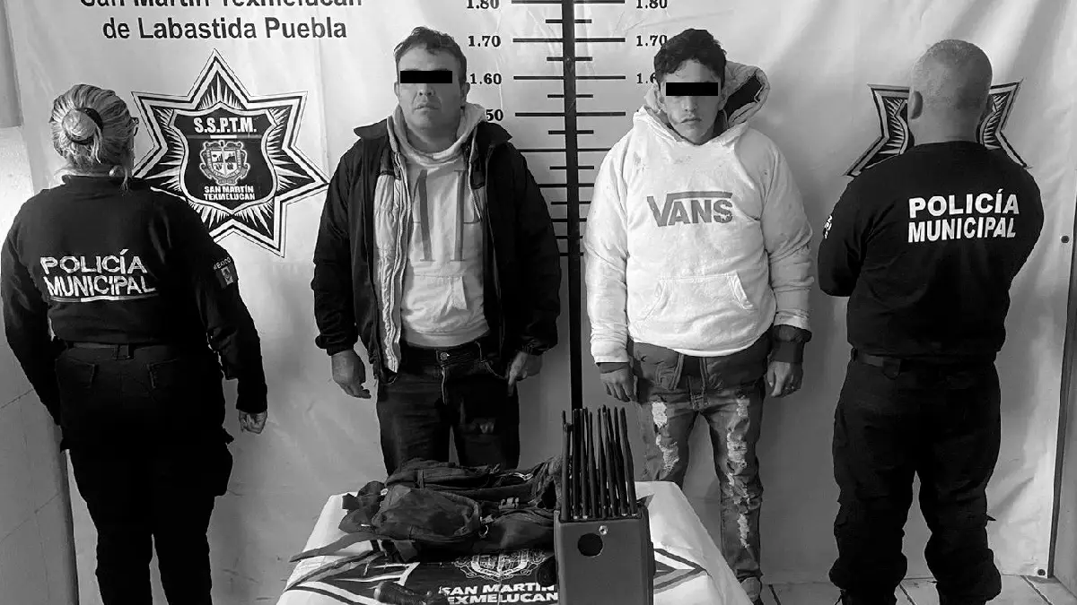 La SSP de San Martín Texmelucan capturó a dos masculinos por portación de arma de fuego y equipo de bloqueo de las señales de telefonía celular, radiocomunicación y transmisión de datos