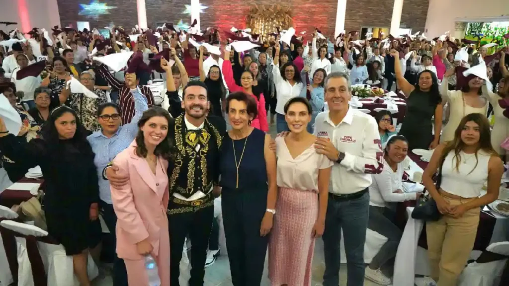 Más de 500 mujeres celebran con Toño López el “Día de las Madres”