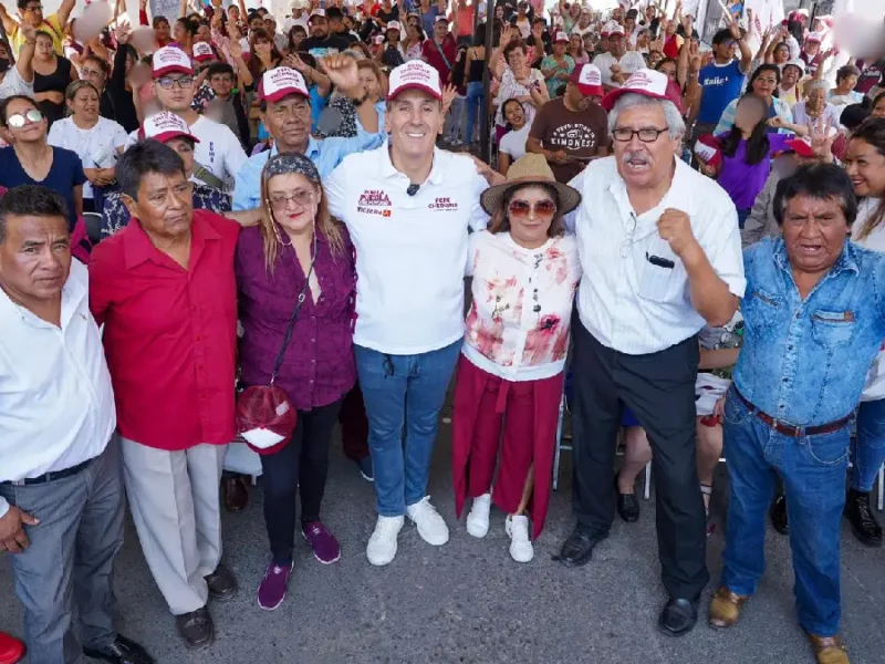 Pepe Chedraui fue arropado por las y los vecinos de la colonia 10 de Mayo