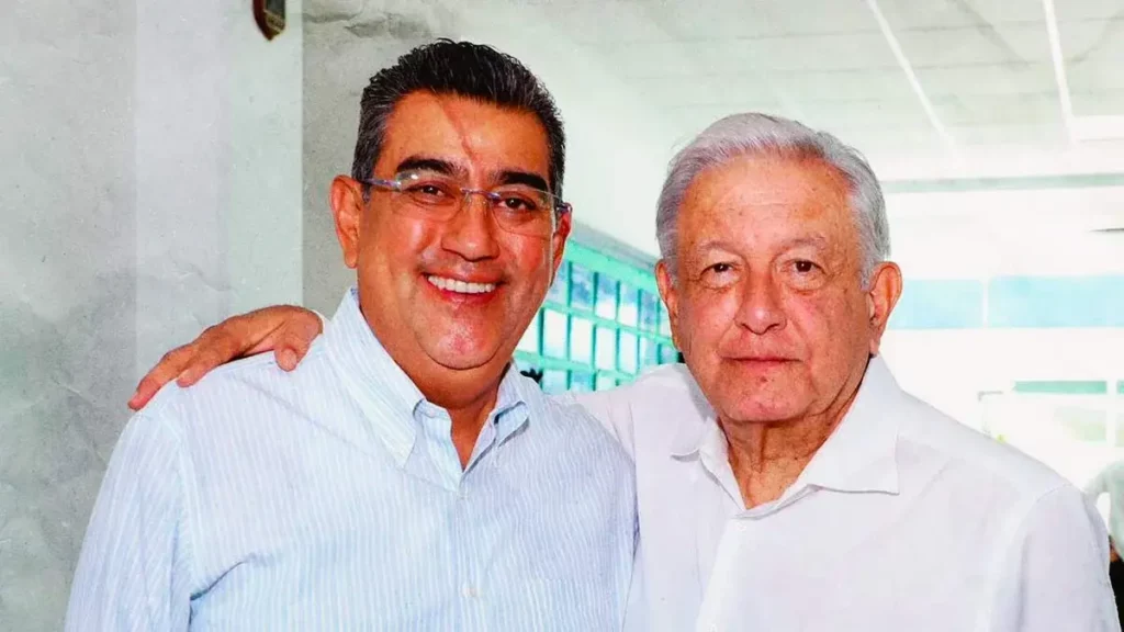 Andrés Manuel López Obrador hace visita relámpago a Puebla  
