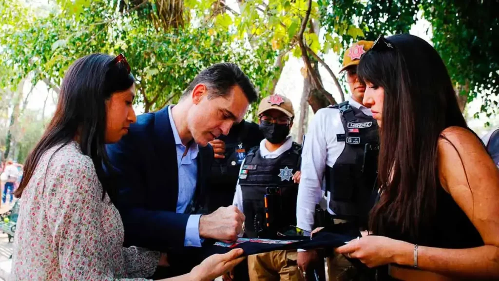 Eugenio Derbez y Pedro Alonso, “Berlín”, convivieron con sus fanáticos en Puebla
