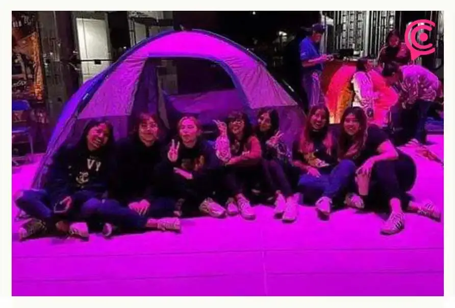 Fans de CD9 acamparon para conseguir boletos de su concierto en Puebla