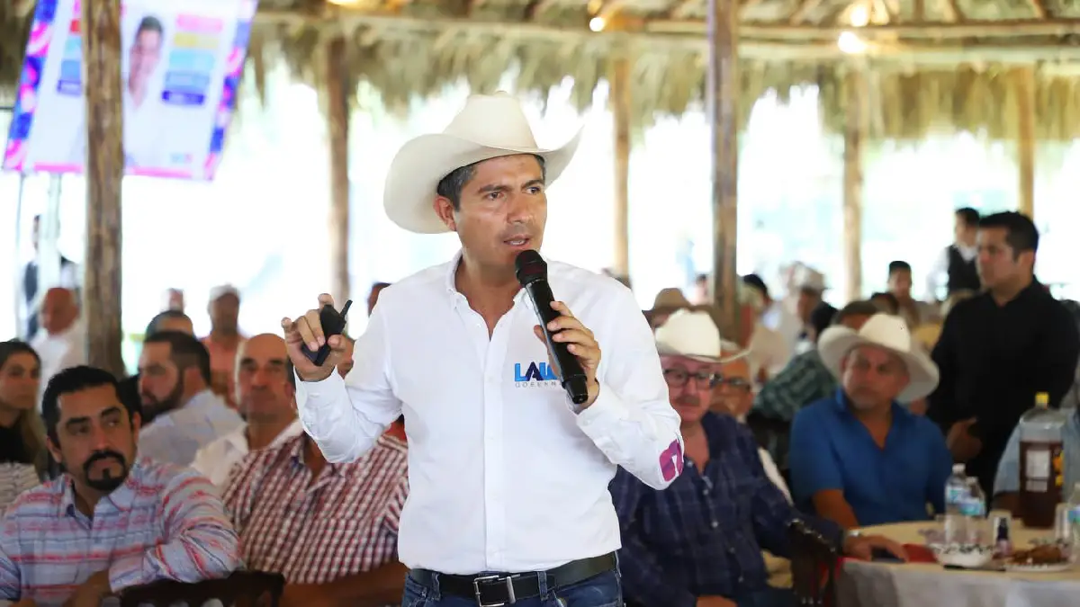 Lalo Rivera se compromete con ganaderos de Xicotepec a trabajar inmediatamente después de obtener el triunfo