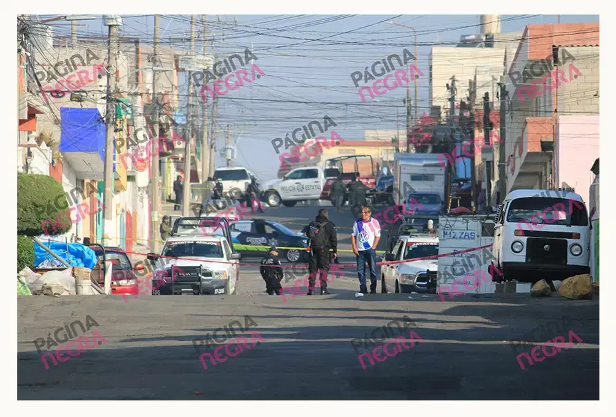 Balean casa de familiares de “El Grillo” y abandonan hieleras con restos humanos en Puebla